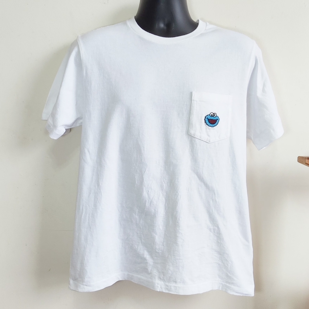 Uniqlo x Kaws Cookie Monster